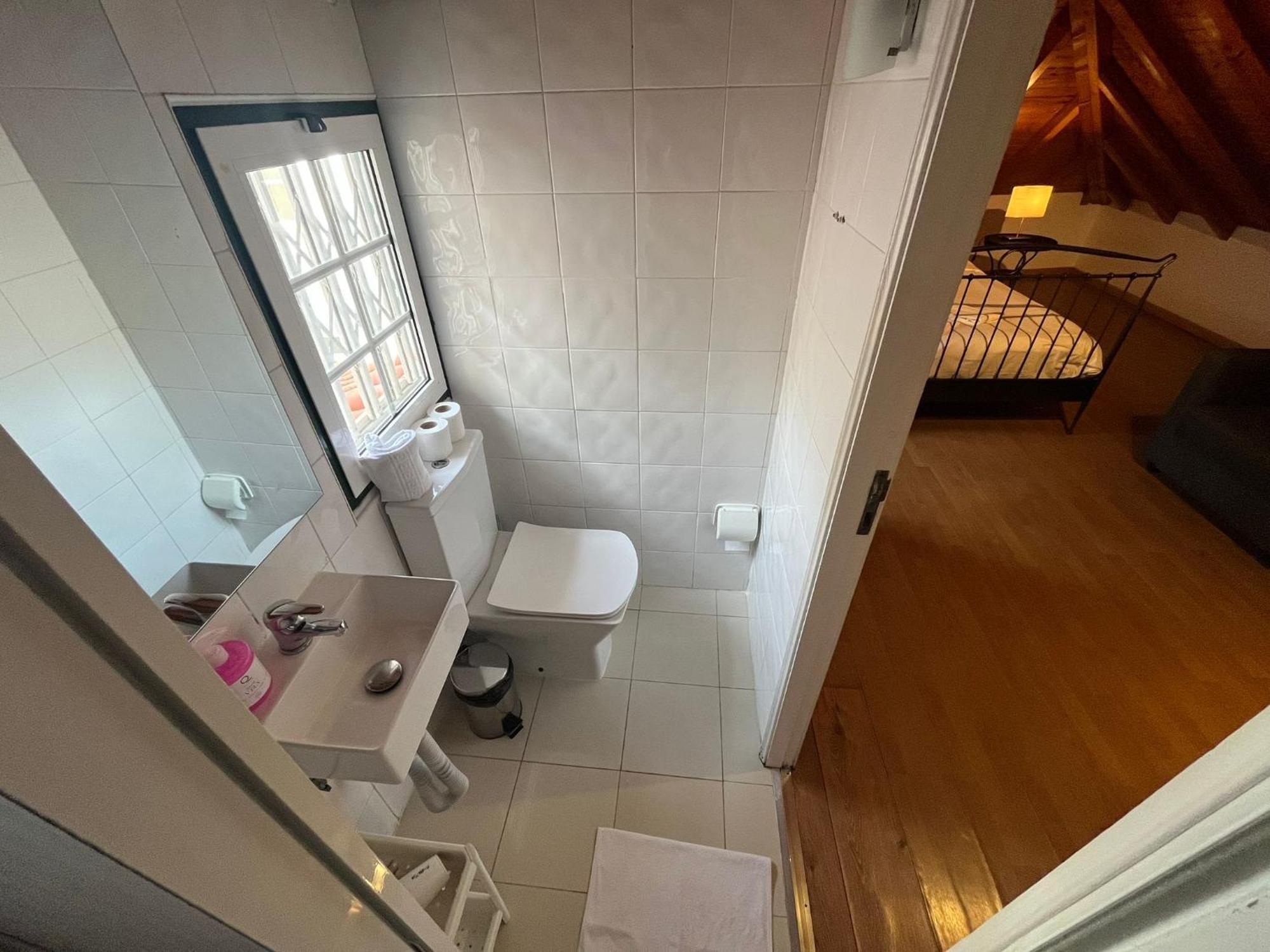 2 Bedroom, 2 Bathroom Apartment - Travessa Da Madalena Lisboa Exterior foto