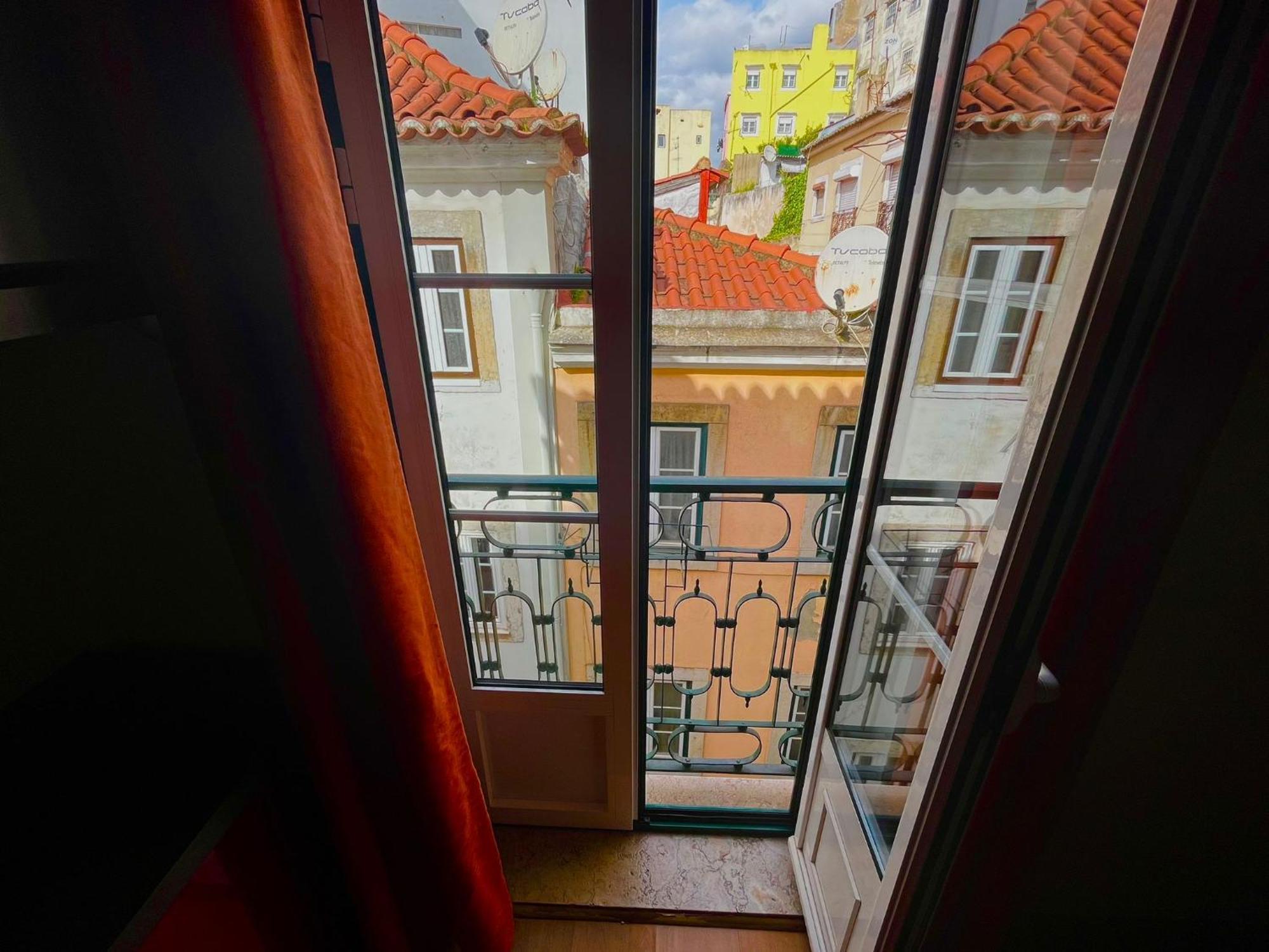 2 Bedroom, 2 Bathroom Apartment - Travessa Da Madalena Lisboa Exterior foto